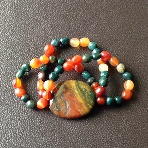 Natural stone multi strand stretch bracelet. EUC.